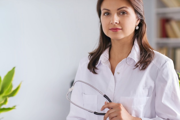 Free photo portrait of a doctor