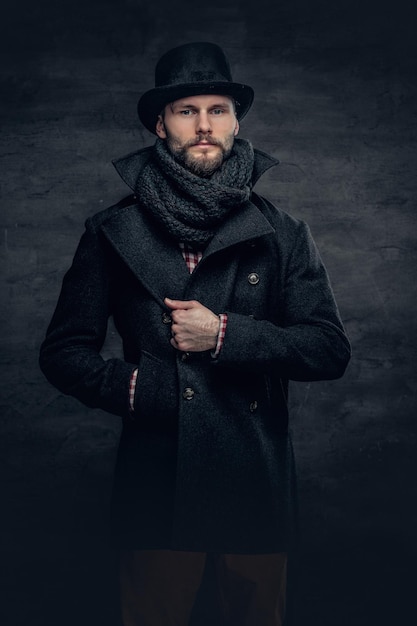 Free photo portrait of an elegant bearded hipster man dressed stylish jacket and a cylinder hat.