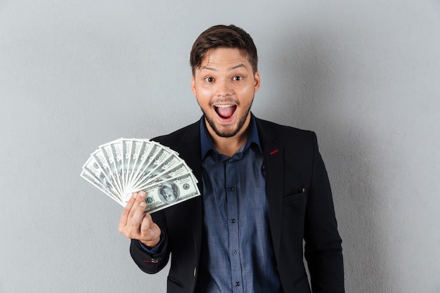 Free photo portrait of an excited businessman