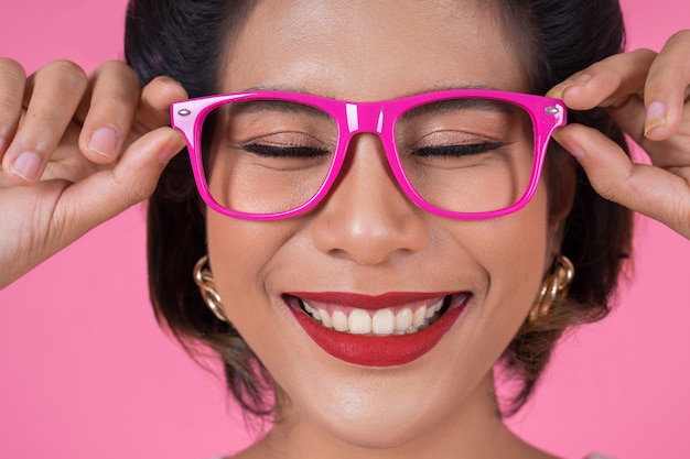 Free photo portrait of fashion woman action with sunglasses