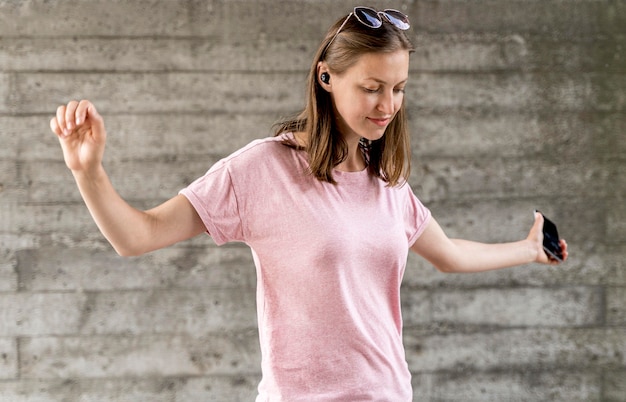 Free photo portrait female dancing