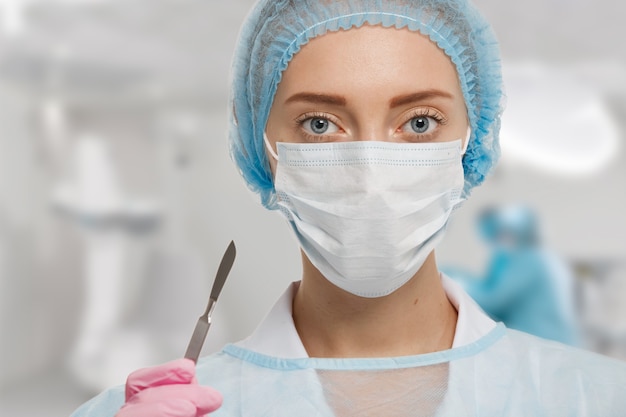 Free photo portrait of female doctor wearing equipment