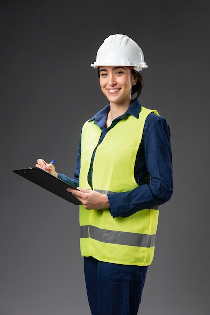 Free photo portrait female engineer with clipboard