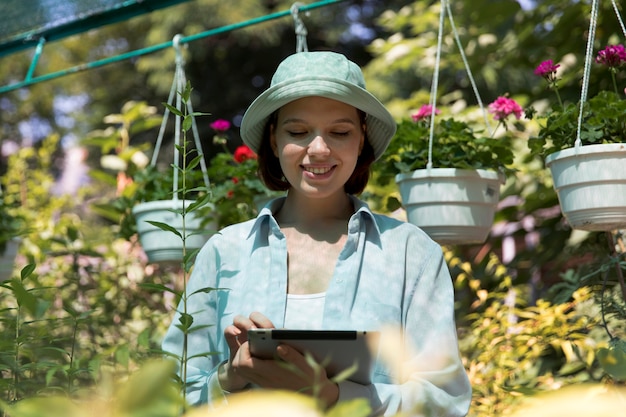 Free photo portrait of female farmer working in her greenhouse