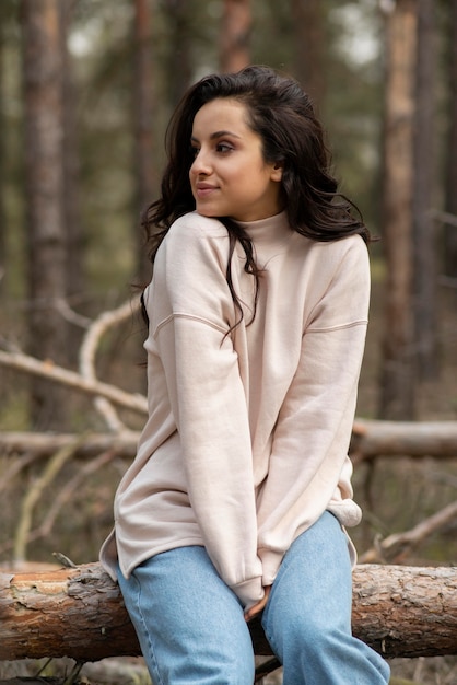 Free photo portrait female in nature