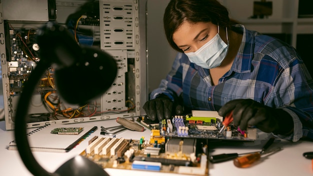 Foto gratuita ritratto femminile di lavoro