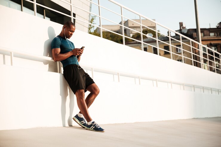 Free Photo portrait of a fit afro american sportsman listening to music