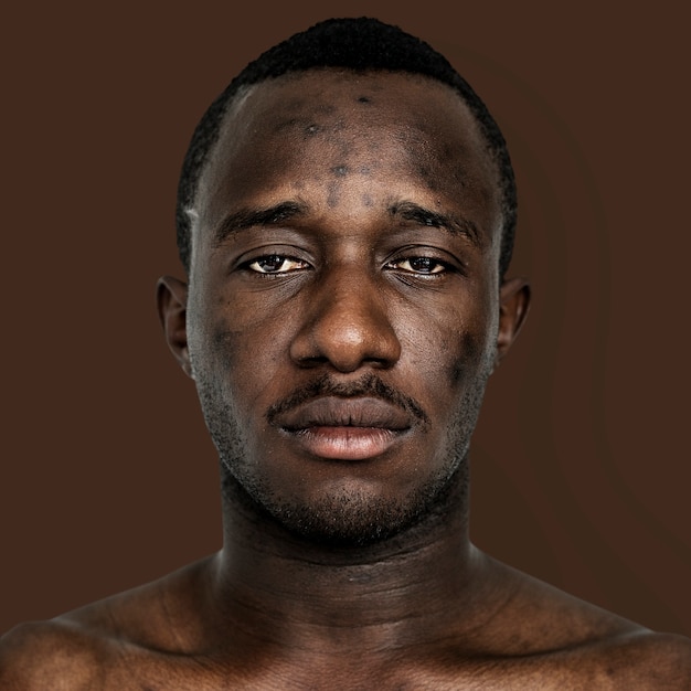 Free photo portrait of a ghanaian man