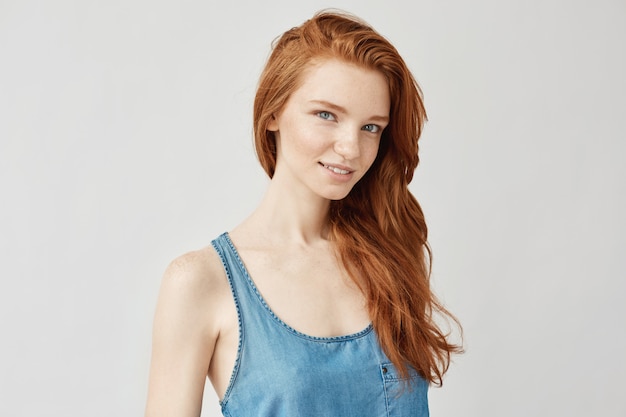 Free photo portrait of ginger woman smiling.