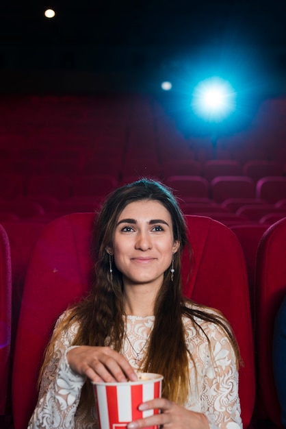 Free photo portrait of girl in cinema