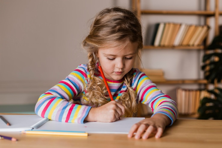 Free Photo portrait girl playing