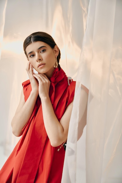 Free photo portrait of girl in red dress