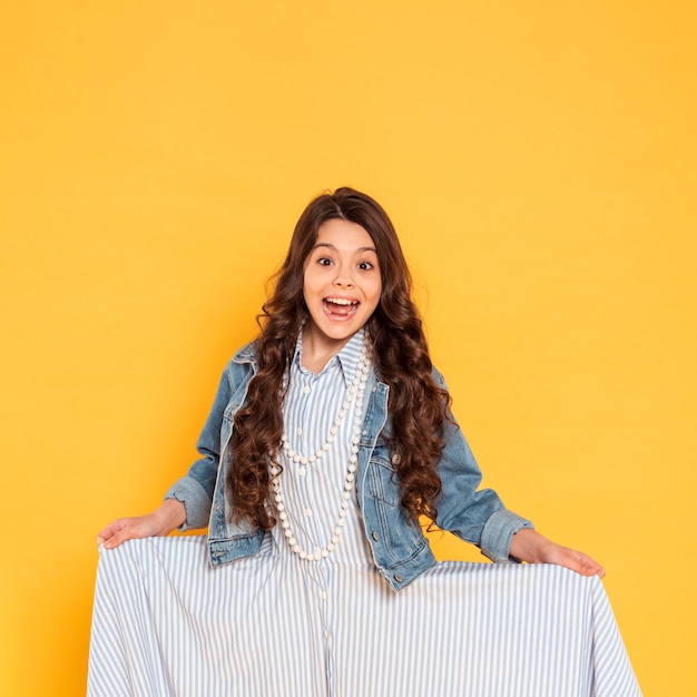 Free photo portrait girl wearing dress