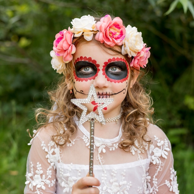 Free photo portrait girl with halloween costume