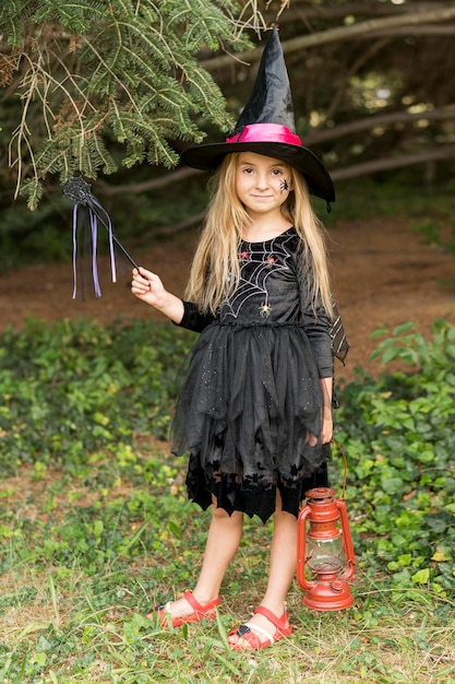Free photo portrait girl with halloween costume