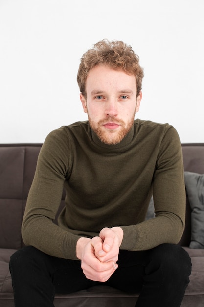 Free photo portrait handsome man at home