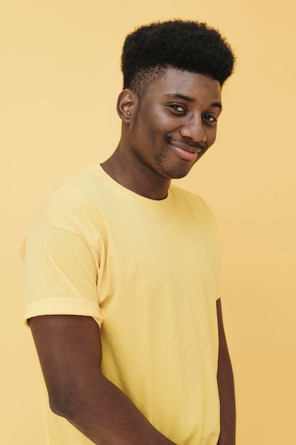 Free photo portrait of handsome man smiling