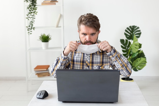 Free photo portrait of handsome man working from home