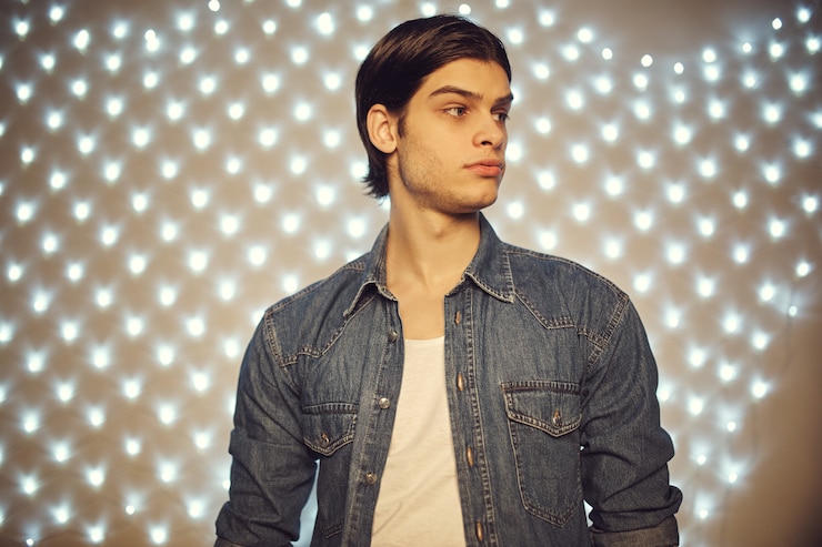 Free Photo portrait of an handsome young man