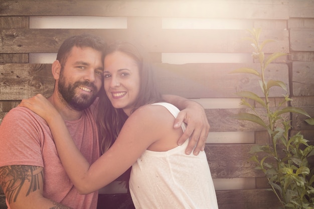 Free photo portrait of a happy couple at outdoors