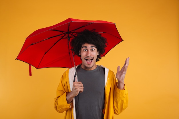 Free photo portrait of a happy excited african man