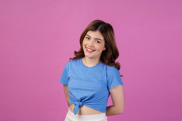 Free photo portrait of happy smiling young woman wearing casual tshirt isolated over pink background