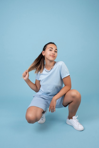 Free photo portrait of happy teenage girl