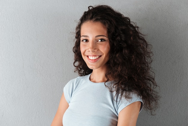 Free photo portrait of happy woman posing isolated over grey