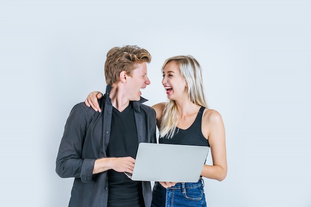 Free photo portrait of happy young couple using laptop computer