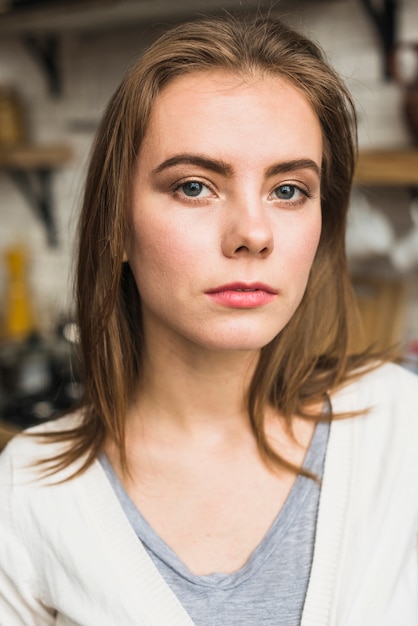 Free photo portrait of a lesbian woman looking at camera