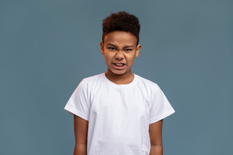 Free Photo portrait of little angry boy