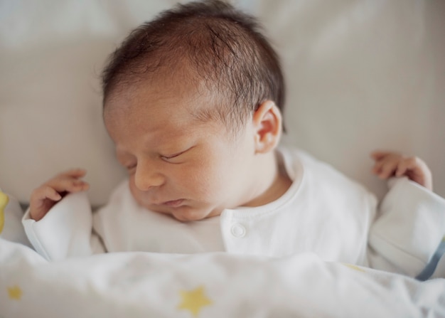 Free photo portrait of little baby sleeping