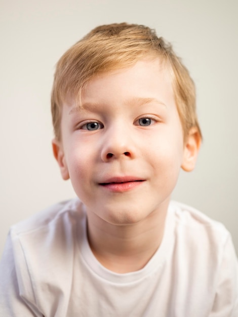 Free photo portrait of little boy smiling