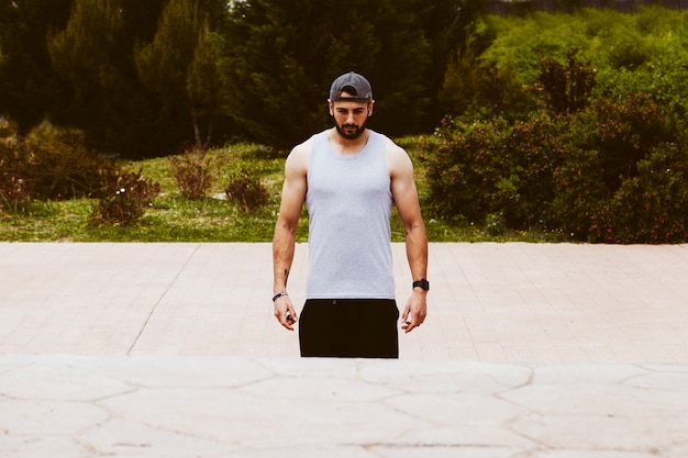 Foto gratuita ritratto di un atleta maschio