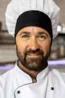 Free photo portrait of male chef in the kitchen