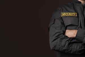 Free photo portrait of male security guard with uniform