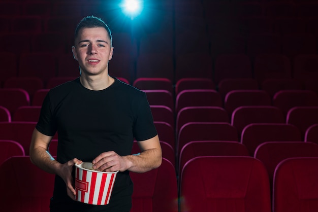 Free photo portrait of man in cinema