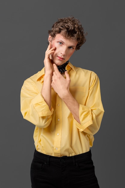 Free photo portrait man in fashionable shirt