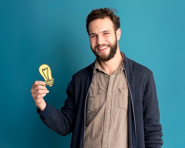 Free photo portrait of man holding idea light