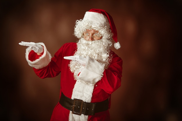 Free photo portrait of man in santa claus costume