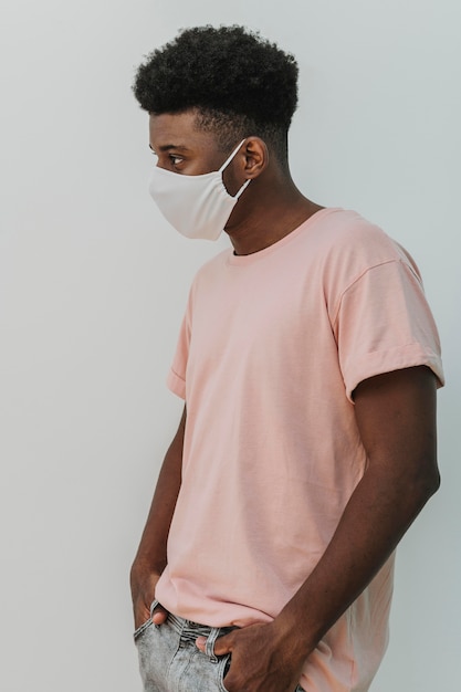 Free photo portrait of man with face mask