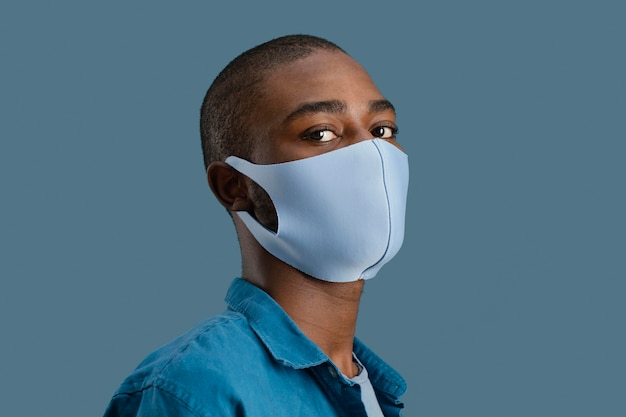 Free photo portrait of man with face mask