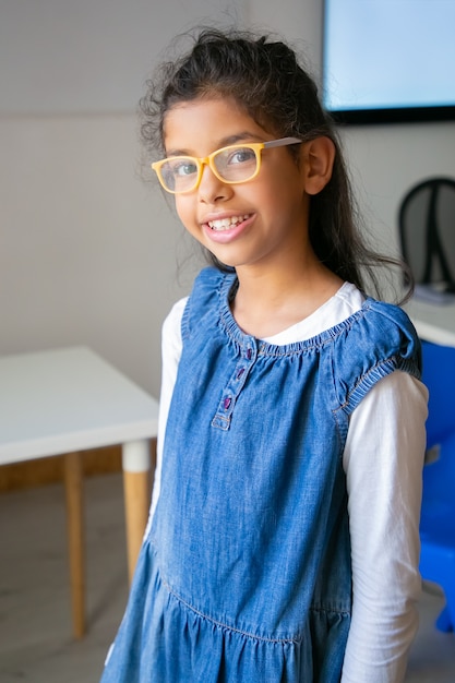 Free photo portrait of mixed-race girl in eyeglasses