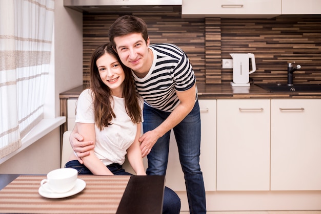 Free photo portrait of modern couple at home