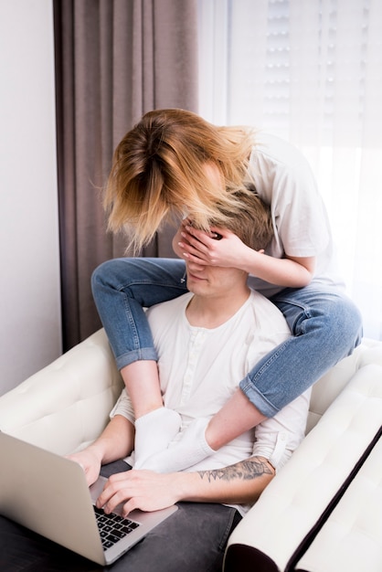 Free photo portrait of modern couple at home