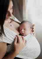 Free photo portrait of mother holding her little kid