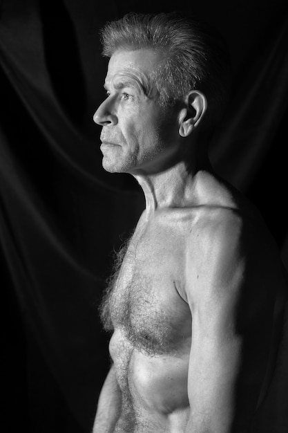 Free photo portrait of naked elderly person