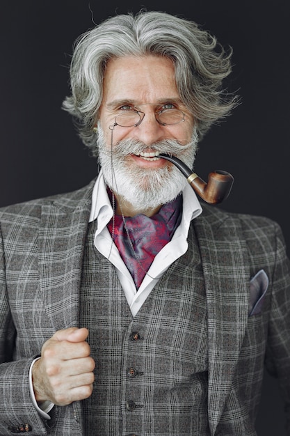 無料写真 ひげを生やした赤毛の英語男性の肖像画。