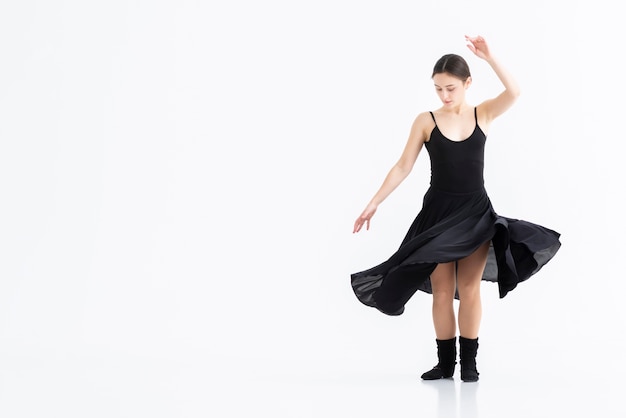 Бесплатное фото Портрет профессионального танцора с копией пространства