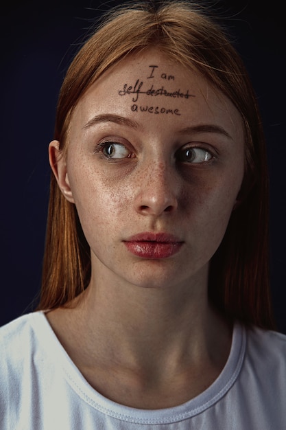 精神障害を持つ若い女性の肖像画